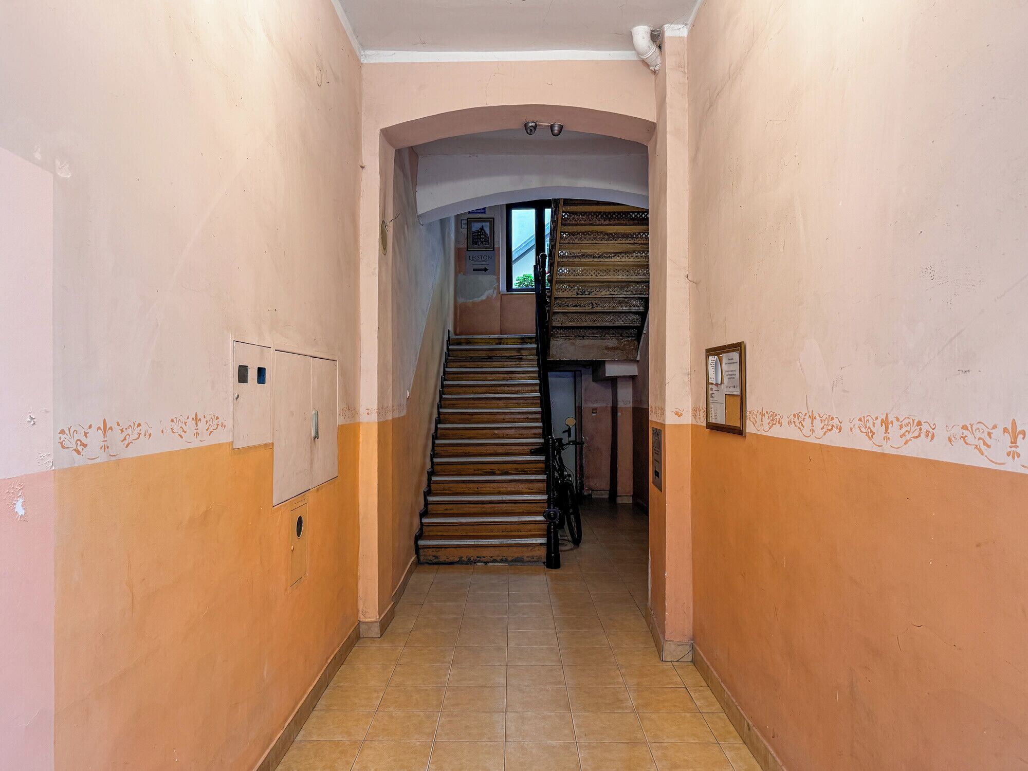 المنشأة من الداخل