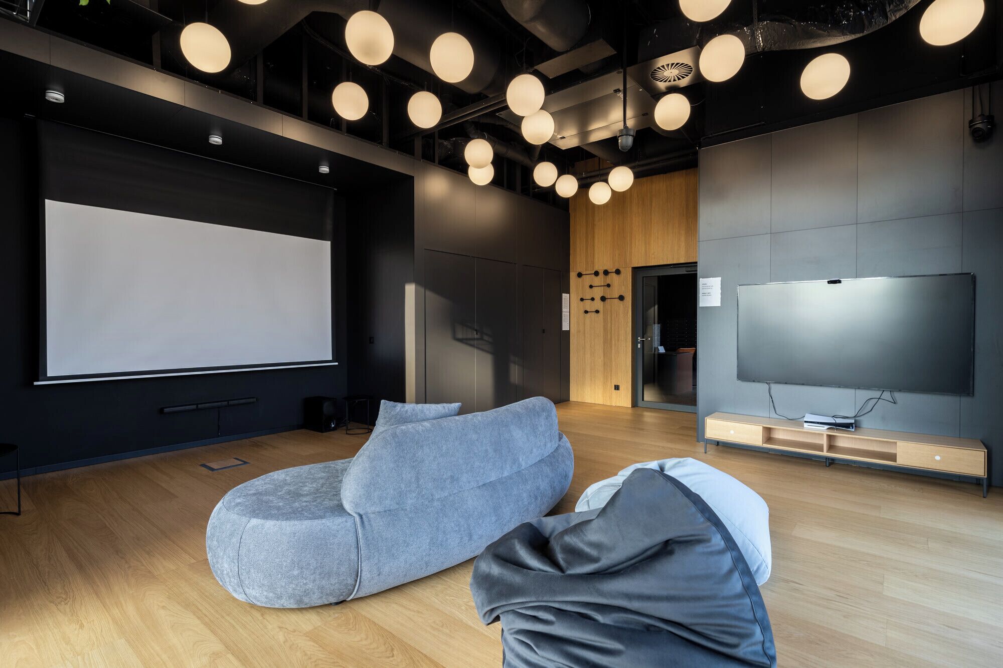 المنشأة من الداخل