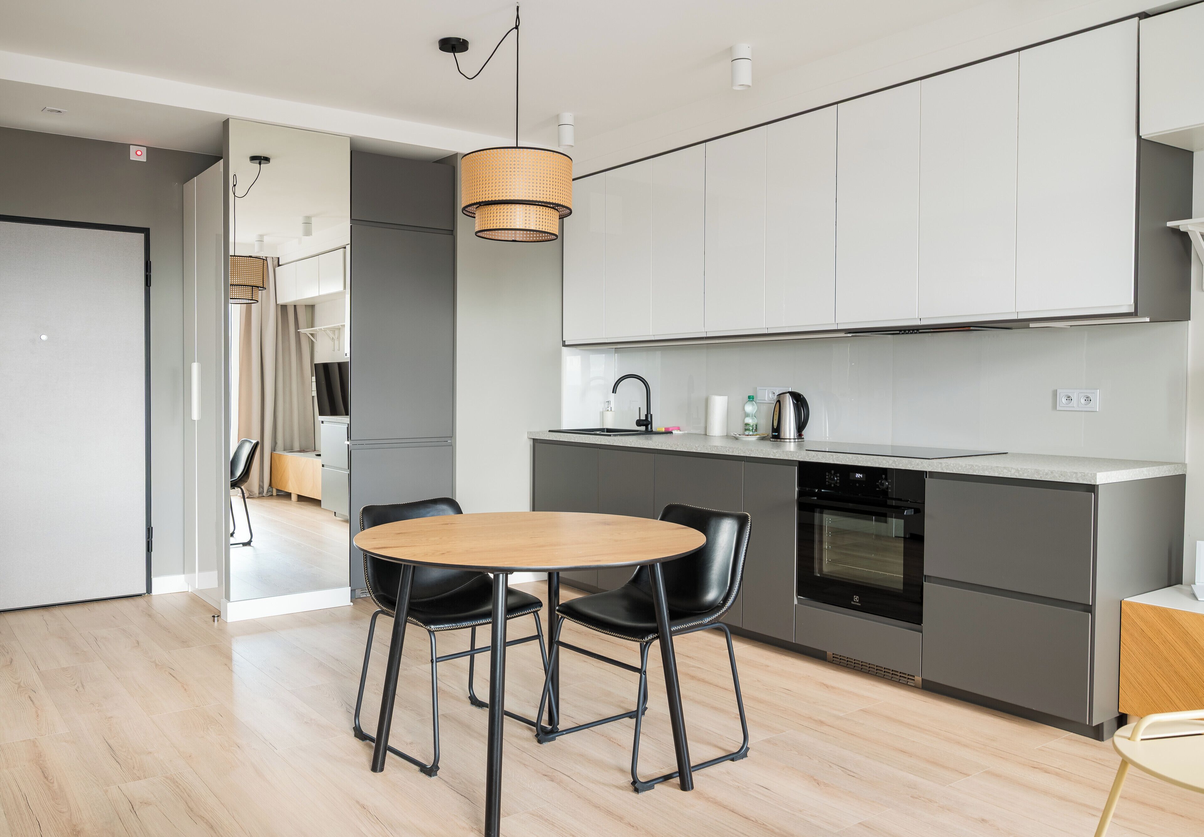 冷蔵庫、オーブン、コンロ、食器洗い機