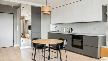 Kühlschrank, Ofen, Herdplatte, Geschirrspüler