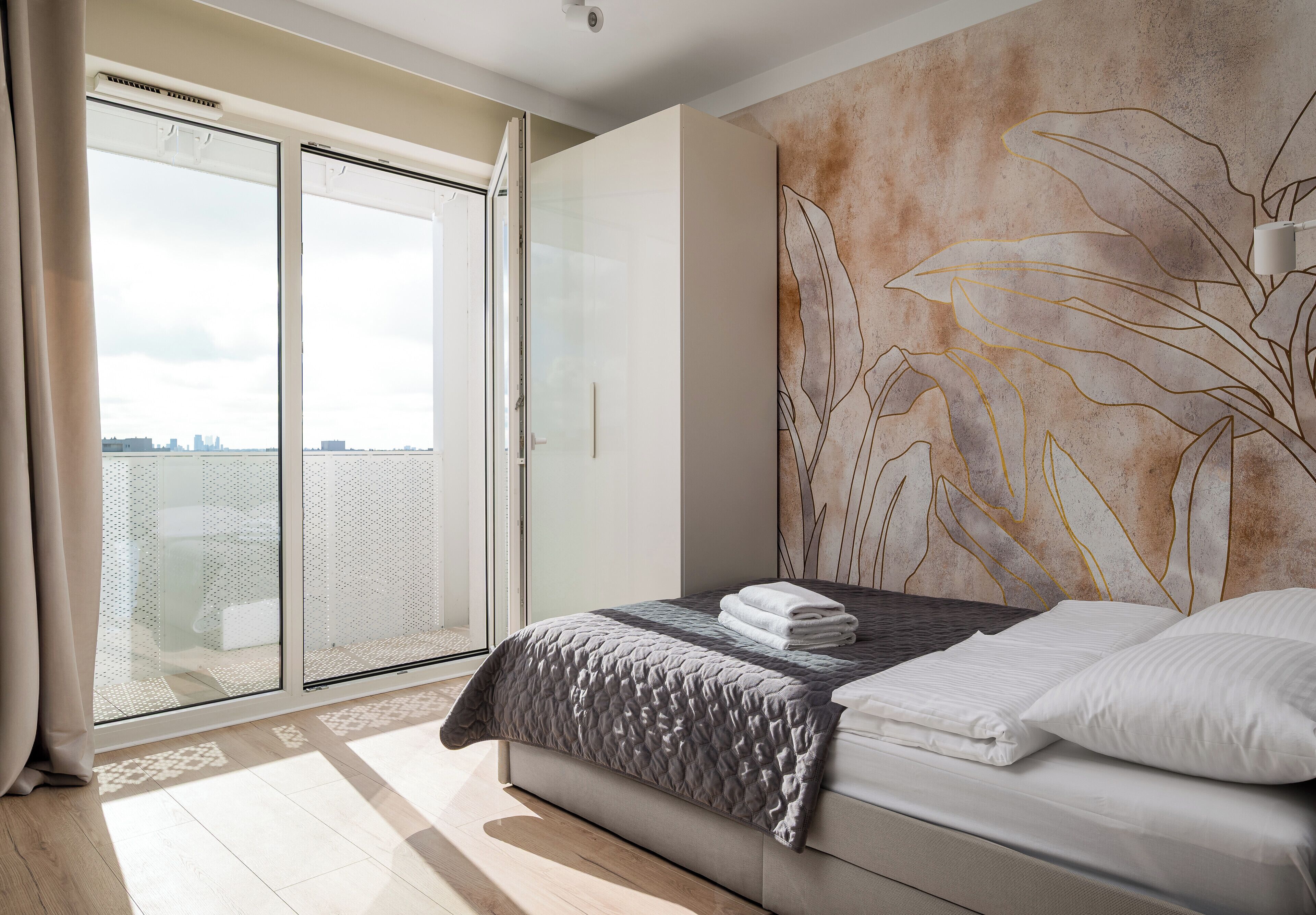 مكواة/لوح كي وواي فاي وملاءات أسرّة