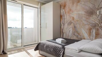 Iron/ironing board, WiFi, bed sheets