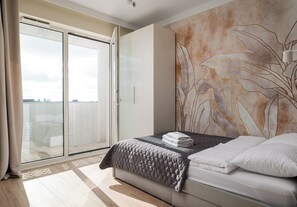 Tabla de planchar con plancha, wifi y ropa de cama 