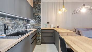 Fridge, microwave, oven, stovetop