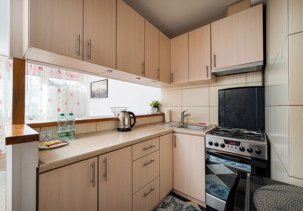 Frigorifero, forno, piano cottura