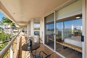 Outdoor dining - Elegant Maui Banyan, Pool/Hot Tub, Steps to Beach (Kihei)