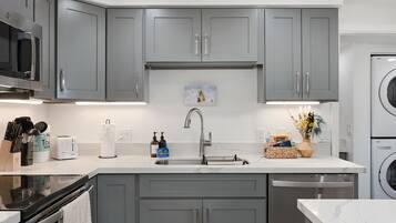Coffee/tea maker, fridge, microwave, oven