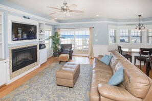 Smart TV, chimenea, futbolito y tenis de mesa 