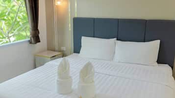 Cofres nos quartos, cortinas blackout, Wi-Fi de cortesia