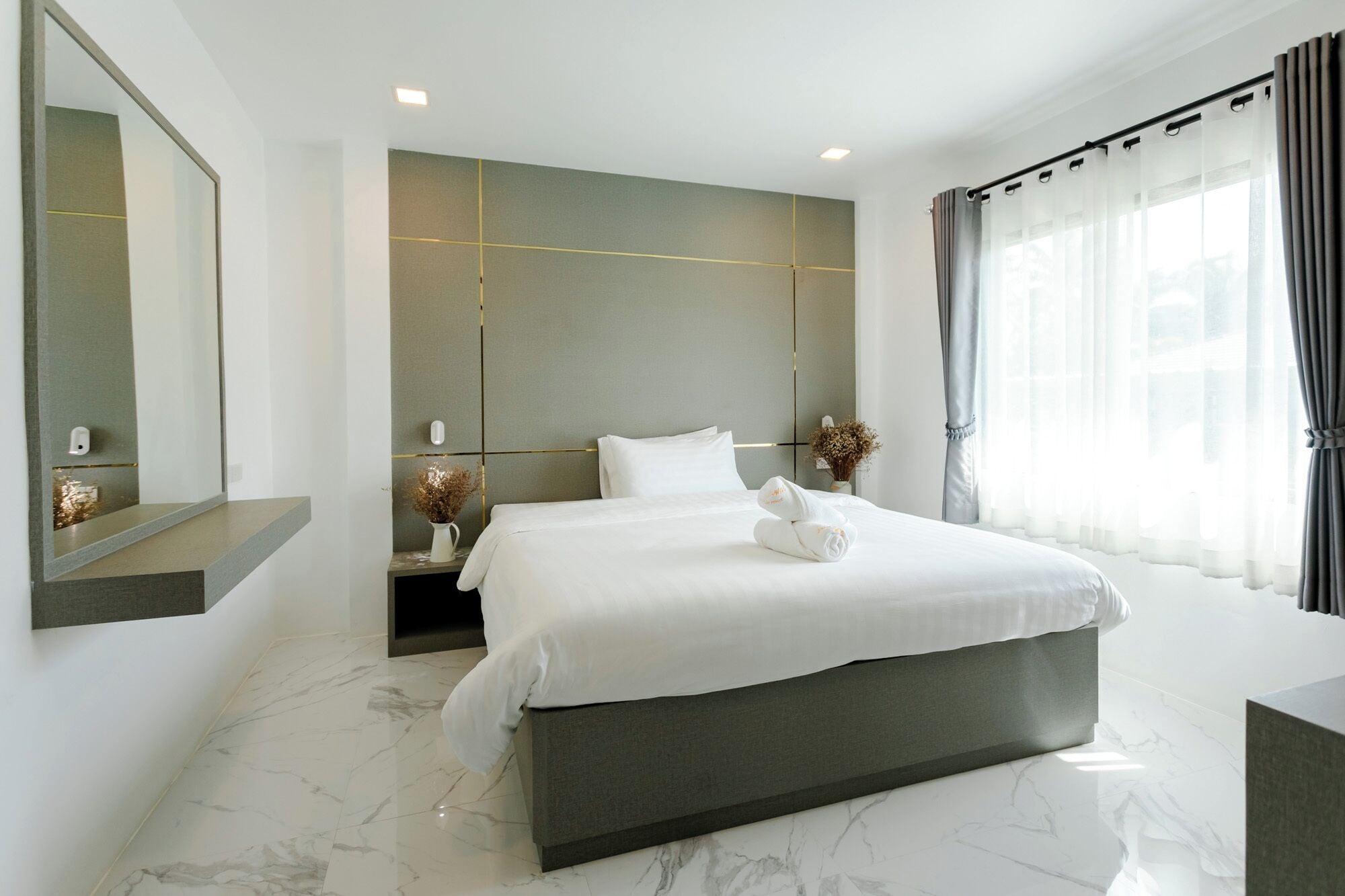 Villa estándar | Minibar, caja de seguridad en la habitación y escritorio 