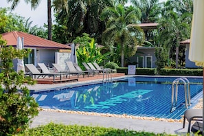 Kolam renang outdoor