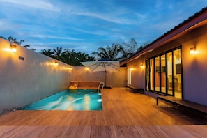 Minibar, in-room safe, free WiFi, bed sheets - The Neenlawat Riverside Resort & Spa (Phunphin)