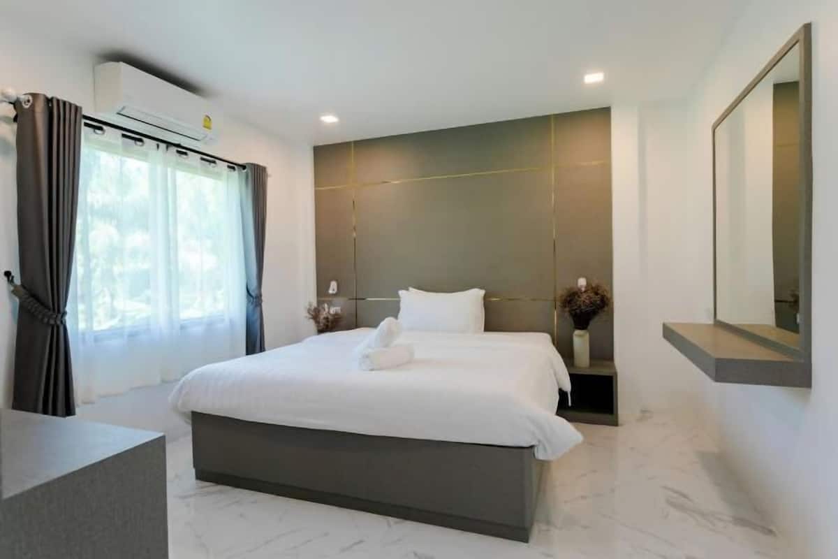 Minibar, in-room safe, desk, blackout drapes