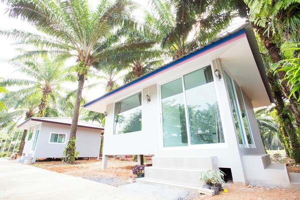 Basic Double Room, Garden View | Front of property