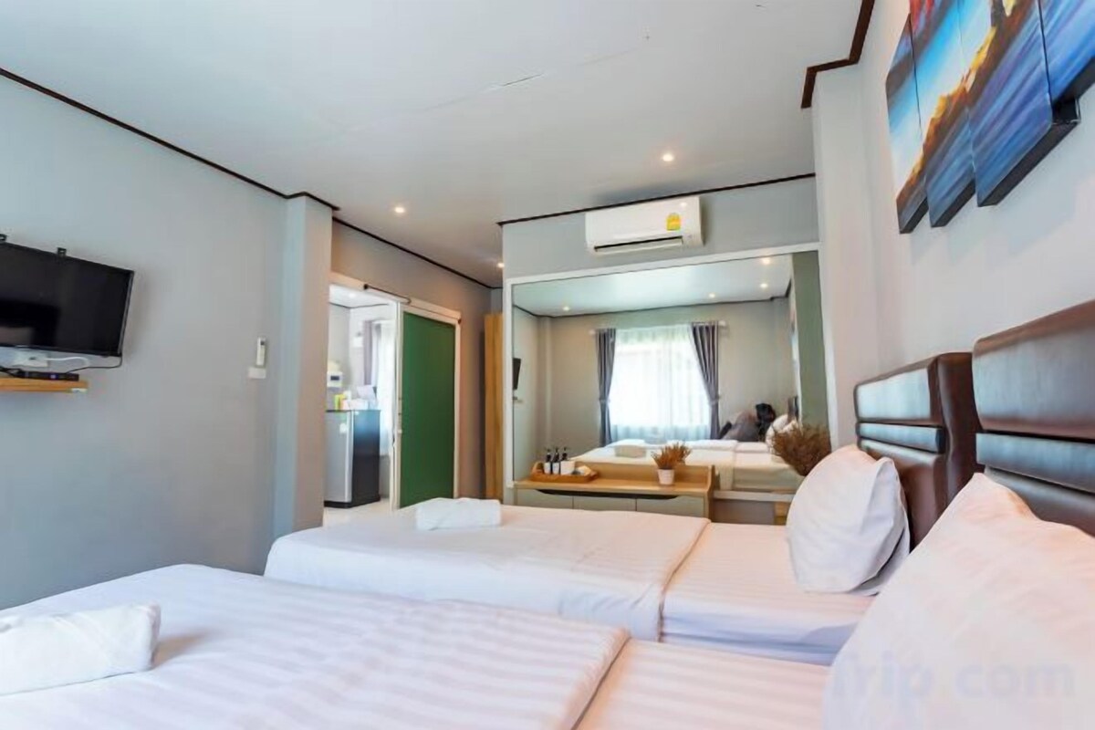 Minibar, caja de seguridad en la habitación, wifi gratis y ropa de cama 