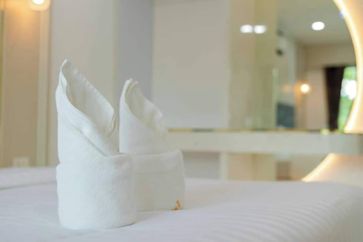 Kamar Double Basic, pemandangan kebun | Minibar, brankas, tirai kedap cahaya, dan Wi-Fi gratis