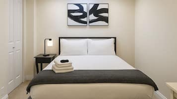 Junior appartement, 3 slaapkamers | Een strijkplank/strijkijzer, gratis wifi