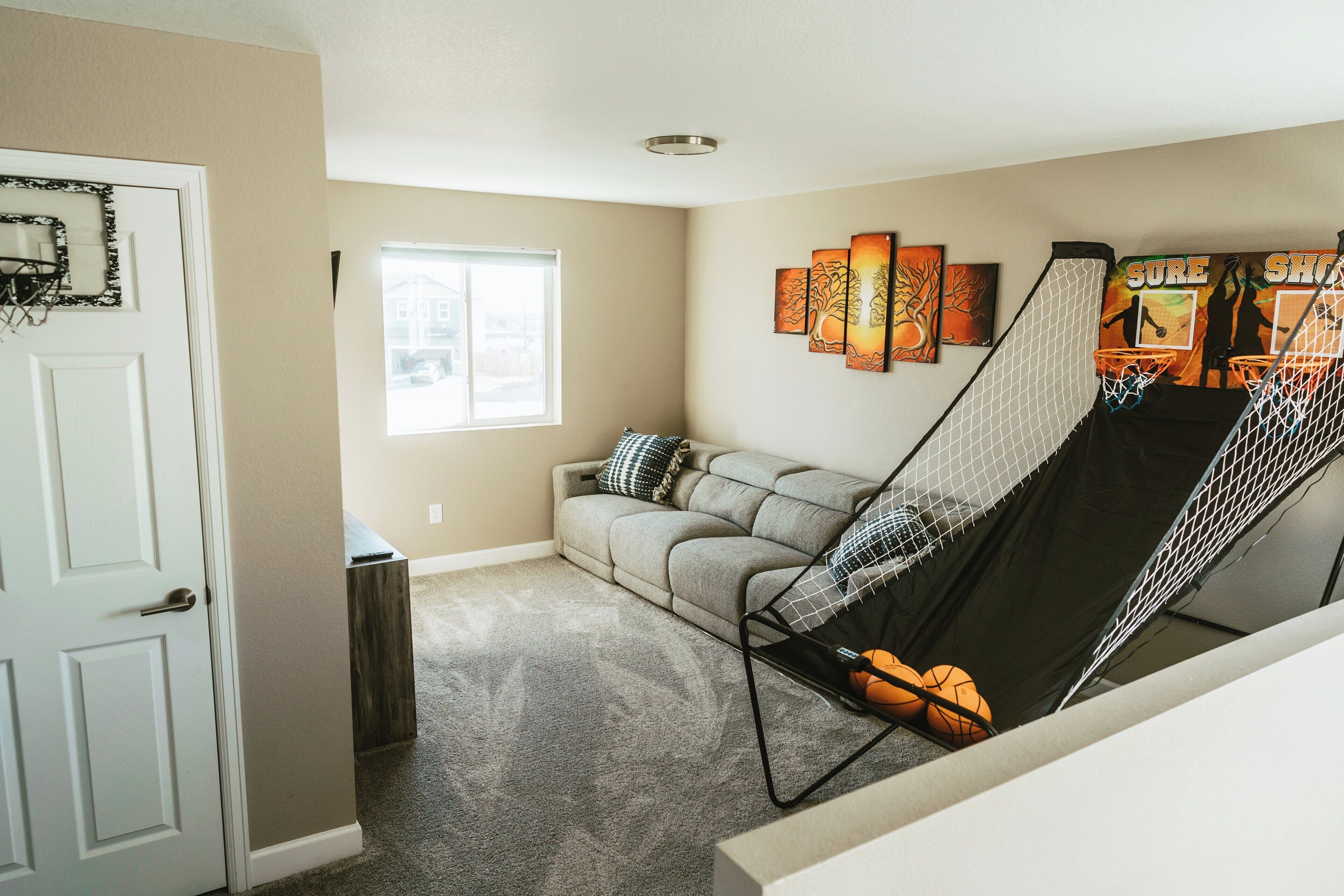 Smart TV, chimenea, futbolito y tenis de mesa 