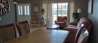 Palmetto Pine Country Club 3-bedroom house in Cape Coral