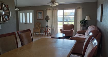 Palmetto Pine Country Club 3-bedroom house in Cape Coral