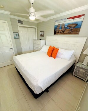 3 bedrooms, iron/ironing board, free WiFi, bed sheets - Welcoming 2-bedroom condo with a bonus room! (Indian Shores)