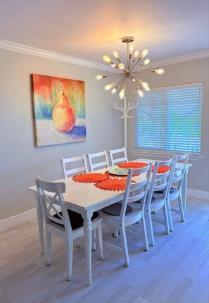 Dining - Welcoming 2-bedroom condo with a bonus room! (Indian Shores)