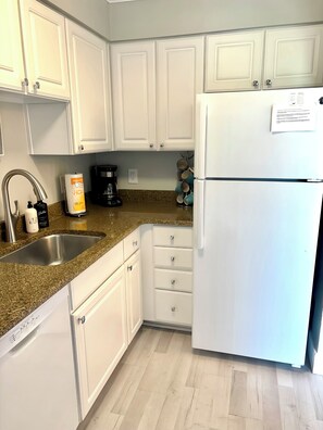 Fridge, microwave, oven, stovetop - Welcoming 2-bedroom condo with a bonus room! (Indian Shores)