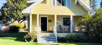 The Perry Canary: Newly Renovated, Charming, Walk to Coffee and Restaurants