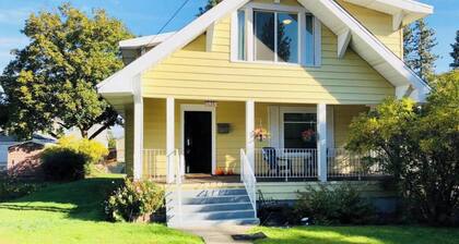 The Perry Canary: Newly Renovated, Charming, Walk to Coffee and Restaurants