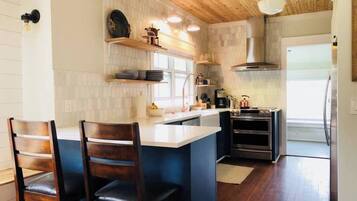 Micro-ondes, four, plaque de cuisson, lave-vaisselle