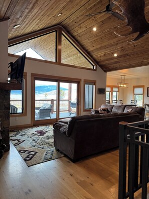 Smart-tv, pejs, bordfodbold