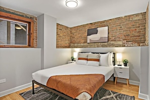 Deluxe appartement, 2 slaapkamers | Een bureau, een strijkplank/strijkijzer, gratis wifi