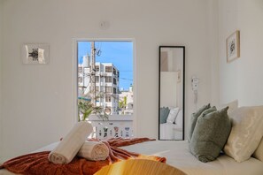 1 habitación, escritorio, tabla de planchar con plancha y wifi 