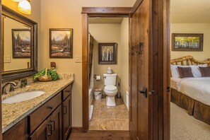 Schreibtisch, Bügeleisen/Bügelbrett, kostenloses WLAN, Bettwäsche