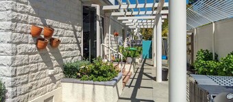 Queen's Garden Villa