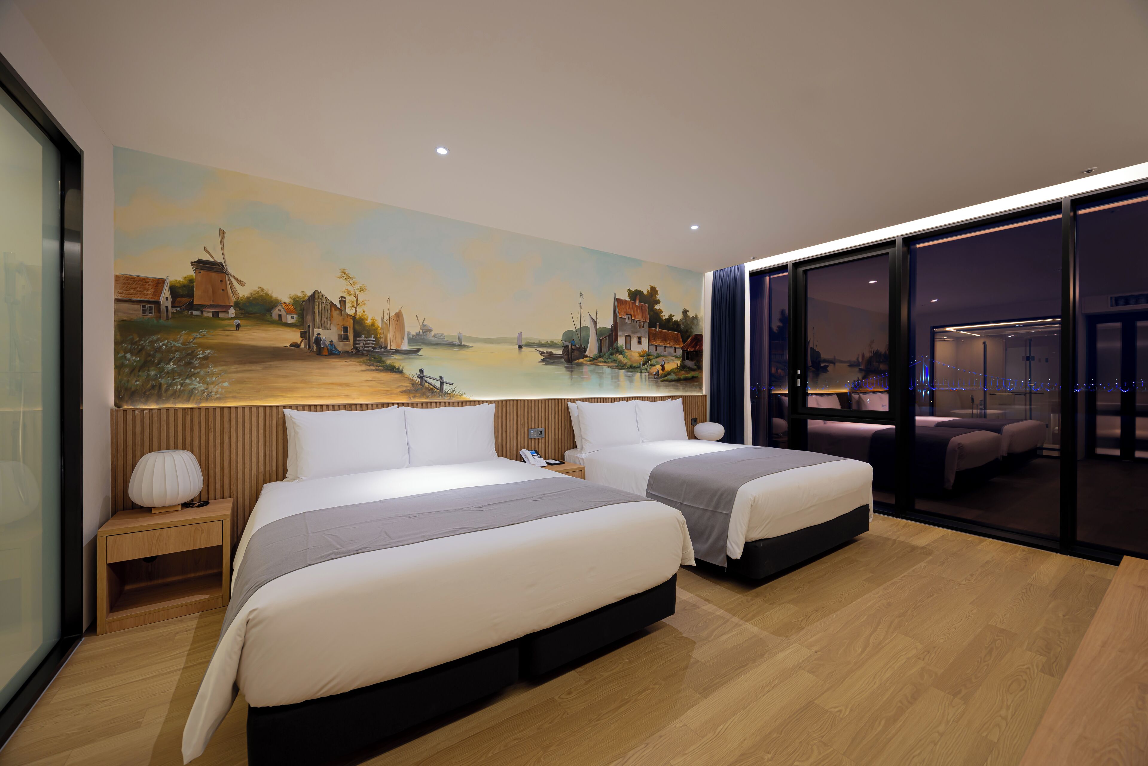 Caja de seguridad en la habitación y escritorio 