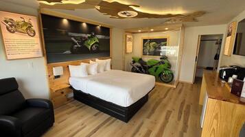 Classic Single Room, Pool View | Desk, free WiFi