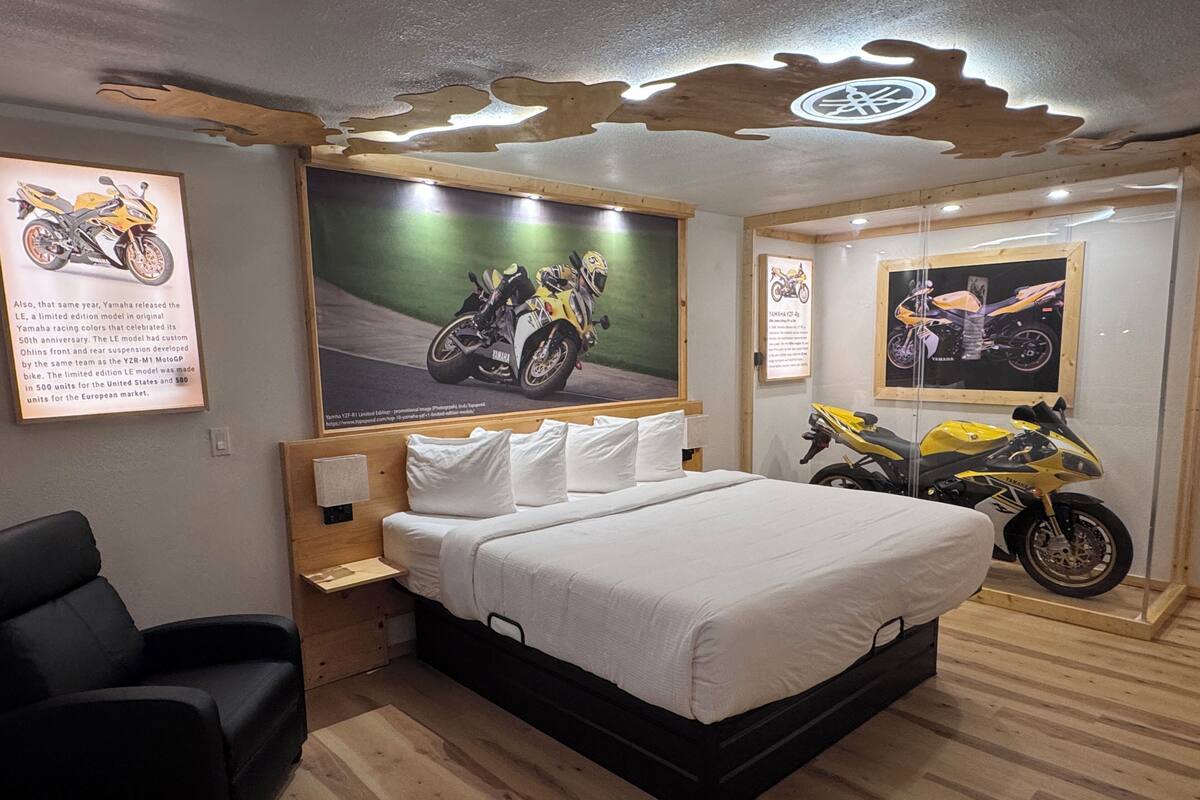 Comfort Single Room, Pool View | Desk, free WiFi