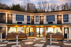 Exterior - Motorcycle Inn (Kodak)