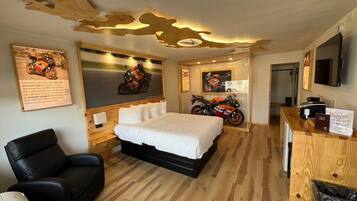 Classic Single Room, Pool View | Desk, free WiFi