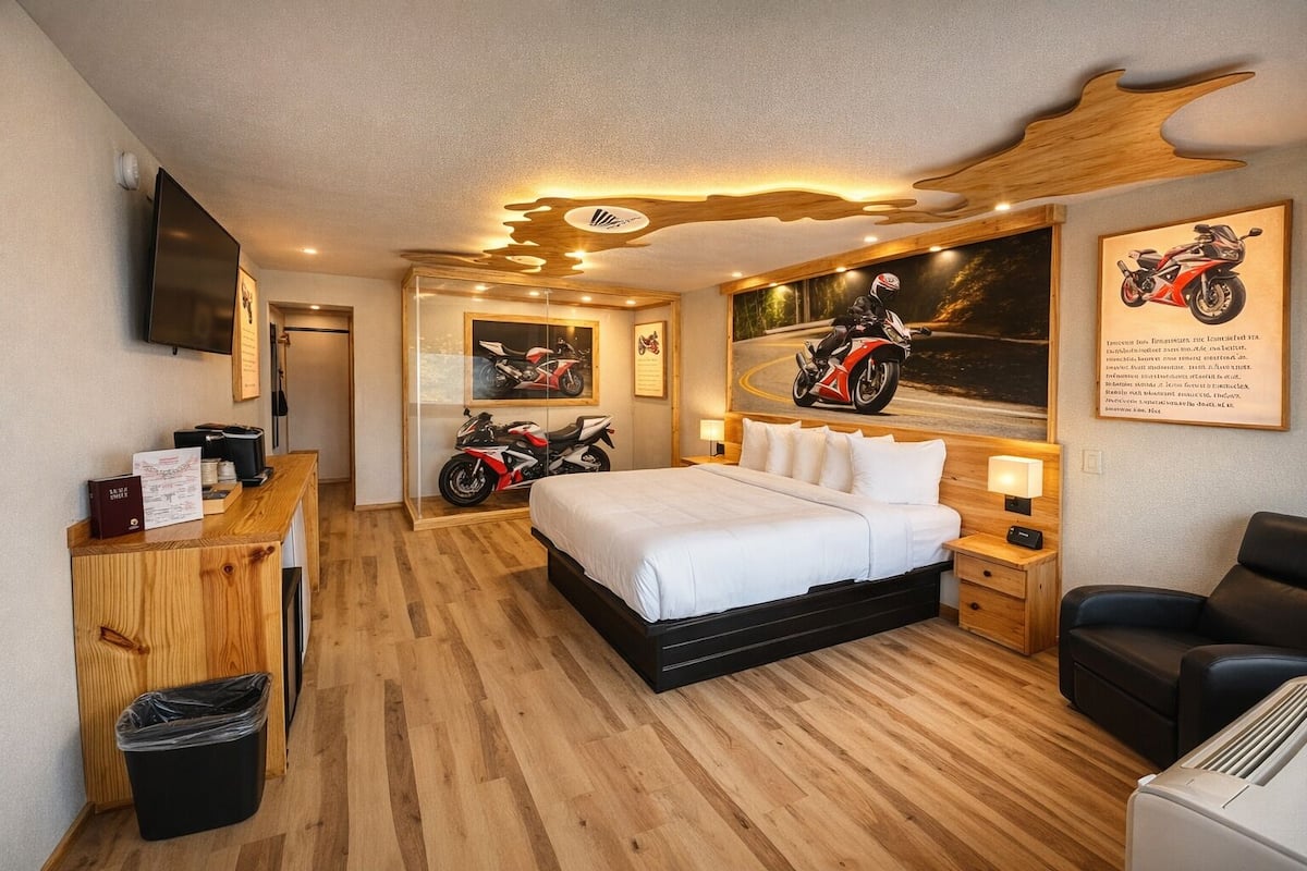 Habitación individual clásica, vista a la alberca | Escritorio y wifi gratis