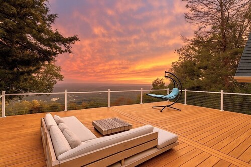 Fin & Fig | Mountain Views + Hot Tub