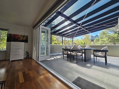Tranquil Leura 3BDR Unit 3 Minutes to Shops