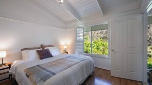 5 bedrooms, desk, iron/ironing board, WiFi