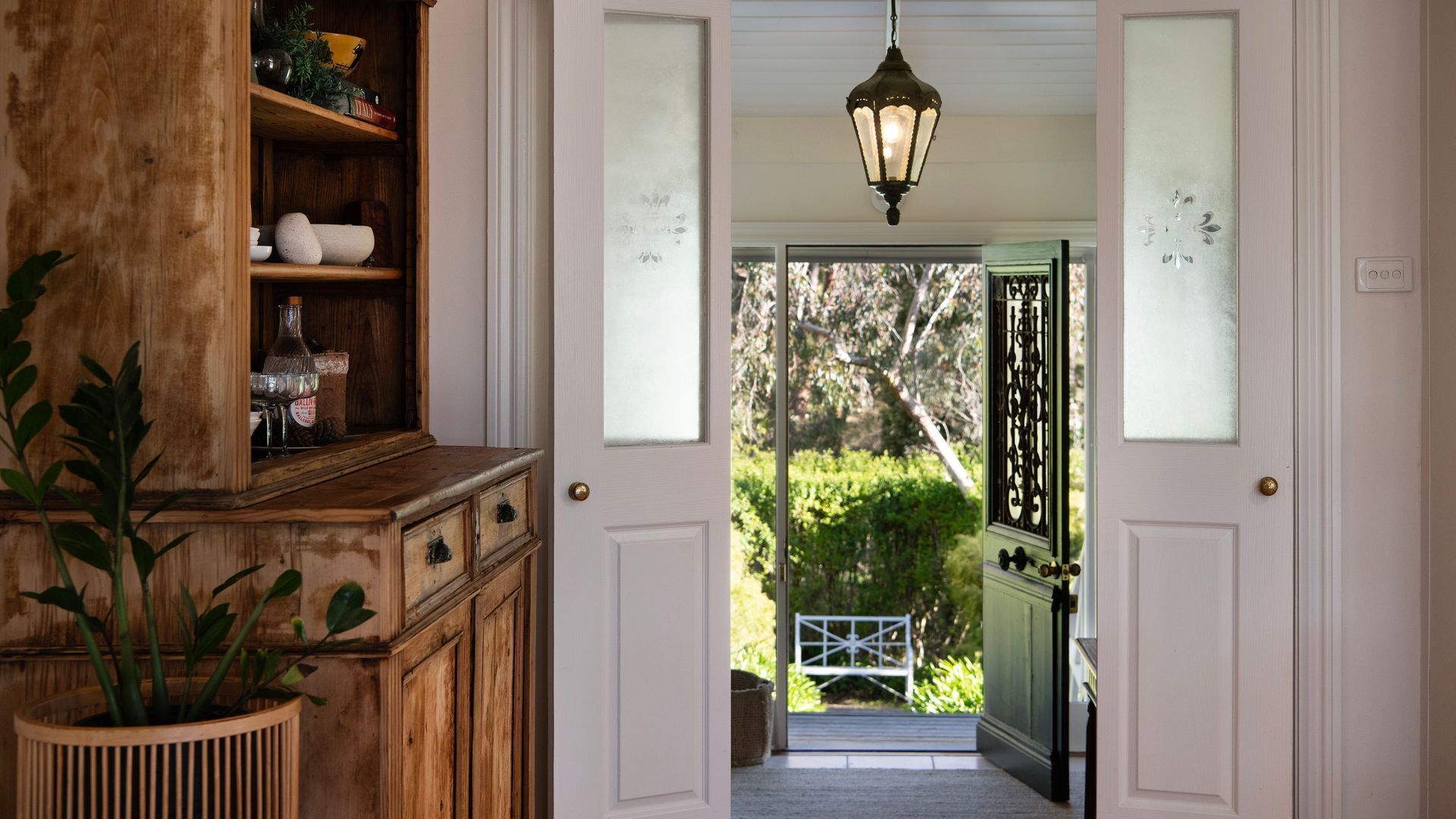 المنشأة من الداخل