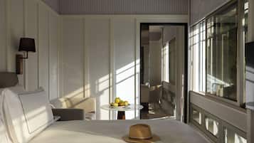 Suite, 1 Schlafzimmer, Poolblick | Zimmersafe, Schreibtisch, laptopgeeigneter Arbeitsplatz