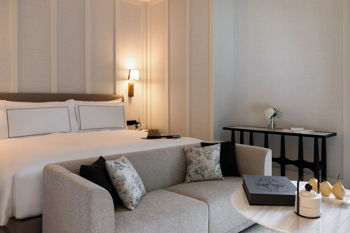 Fort Canning Suite, 1 Bedroom, Park View | In-room safe, desk, laptop workspace, blackout drapes