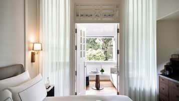 Junior Suite, Balcony, Park View | Minibar, in-room safe, desk, laptop workspace