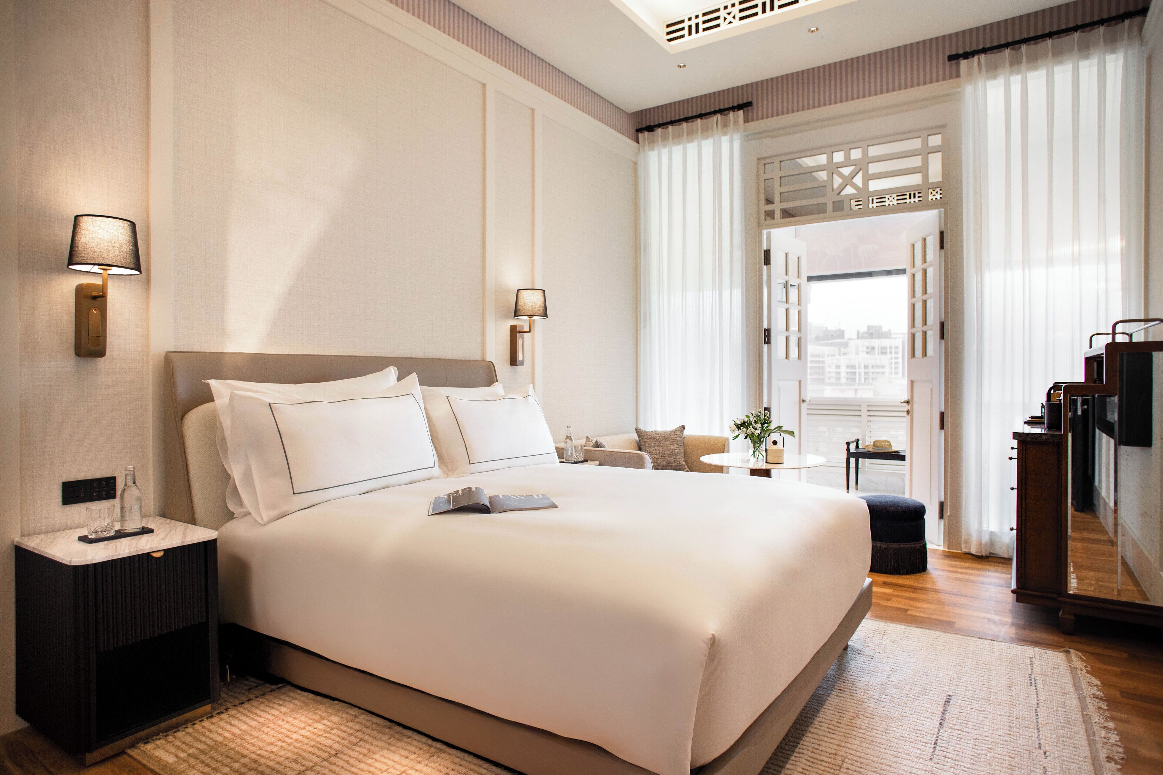 Premier Room, 1 King Bed, City View