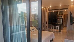 8 bedrooms, WiFi, bed sheets